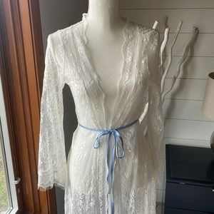 Lace lingerie robe w/blue belt.